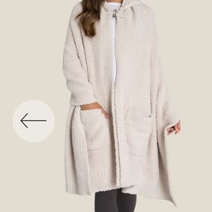 Barefoot dreams hooded cape
